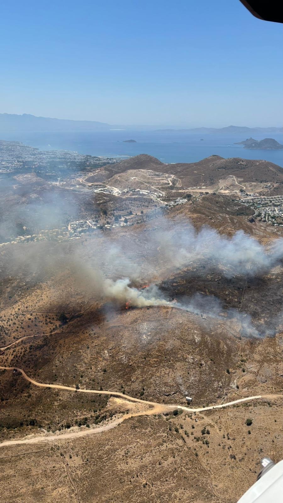 SON DAKİKA!!! Dereköy’de Korkutan Yangın: Alevler Peksimet’e ...
