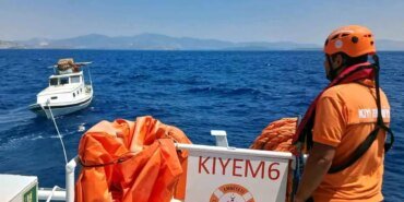 bodrum-aciklarinda-arizalanan-tekne-kurtarildi-3NyygfFa.jpg