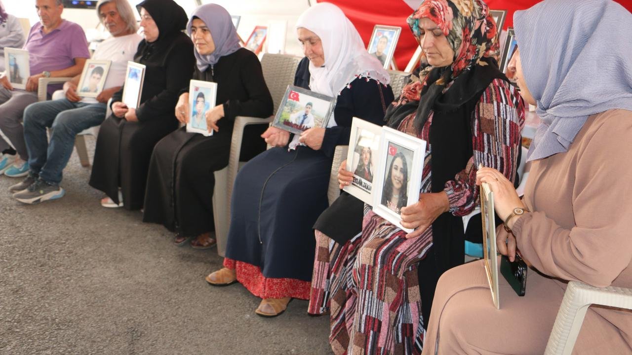 diyarbakir-anneleri-pkknin-silah-birakmasini-olumlu-karsiladi-EnmpuCqR.jpg