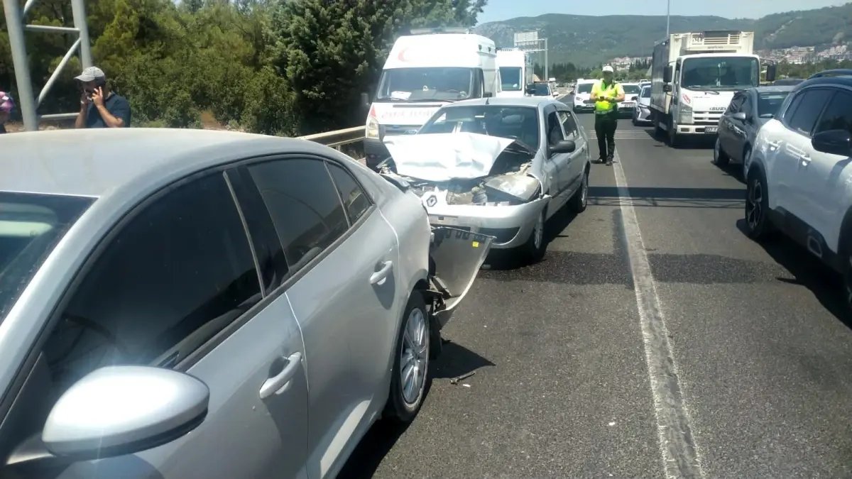 mentesede-trafik-kazasi-3-yarali-UIaYDidm.jpg