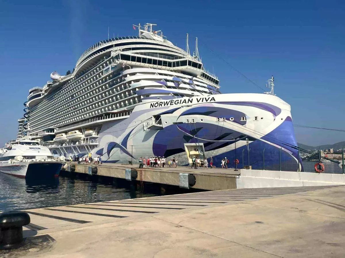 norwegian-viva-yolcu-gemisi-bodruma-geldi-jOQyzjkc.jpg