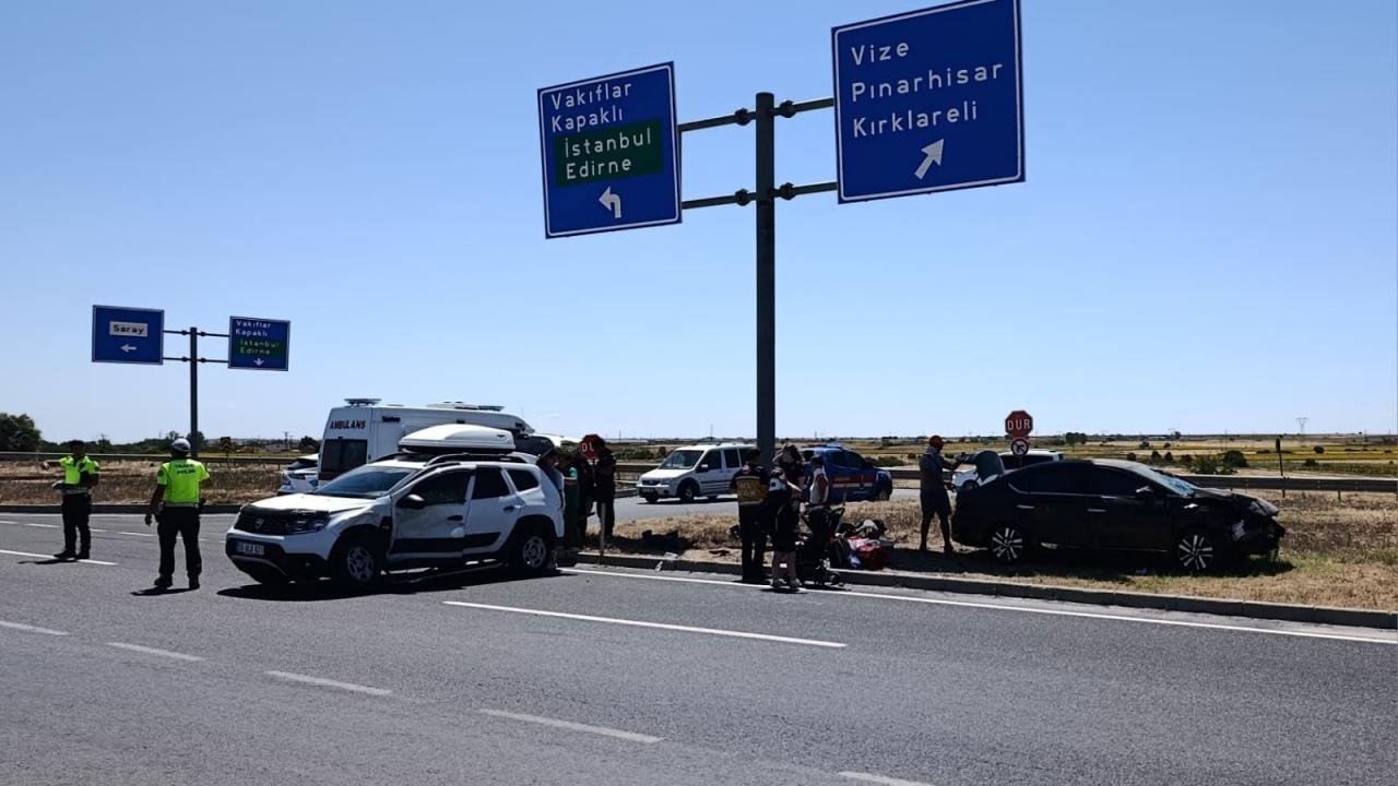 tekirdagda-iki-otomobil-carpisti-9-kisi-yaralandi-kvVWdag9.jpg