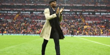 galatasaray-kule-gibi-stoperi-aliyor-drogba-araya-girdi-bir-sozu-yetti-y9p29ENI.jpg