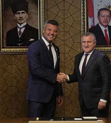 bakan-bak-fenerbahce-yonetimini-kabul-etti-BAR3hjcM.jpg