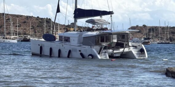 Bodrum’da Yelkenli Tekne Kayalıklara Oturdu