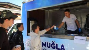 muglada-ogrencilere-sicak-corba-ikrami-baslatildi-yztJrIY6.jpg