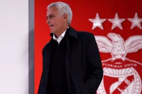 Mourinho'nun hakemlerle derbi bitmiyor! Yenilgi sonrası ateş püskürdü