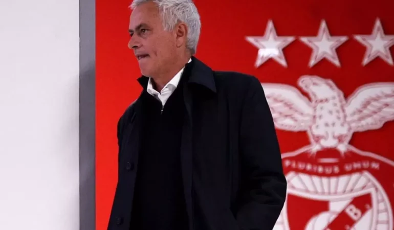 Mourinho'nun hakemlerle derbi bitmiyor! Yenilgi sonrası ateş püskürdü