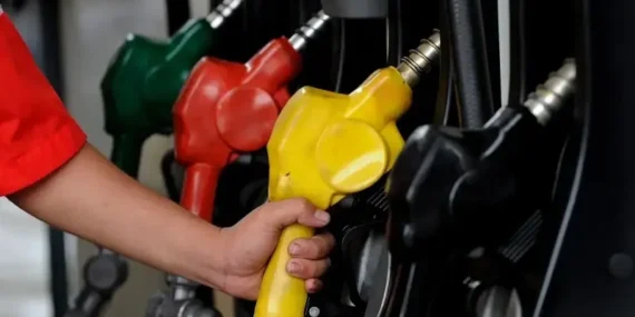 Fiyatlar bir gecede değişti: Benzin ve motorin fiyatları kaç lira oldu? Zam ya ya indirim var mı? İşte 29 Mart akaryakıt fiyatları son durum