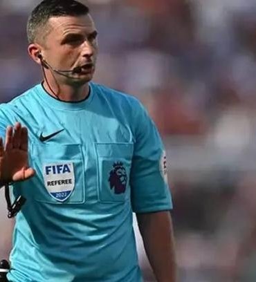 Kosova-Türkiye maçının hakemi Michael Oliver kimdir? Michael Oliver kaç yaşında, nerelidir?