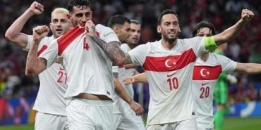 MİLLİ MAÇ HEYECANI! Kosova - Türkiye maçı hangi kanalda, saat kaçta? Milli maç şifresiz mi? 2026 Dünya Kupası Elemeleri Play-Off maçı