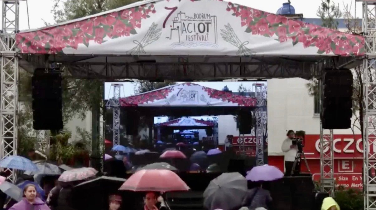 Acı Ot Festivali Yağmura Rağmen Coşkuyla Başladı