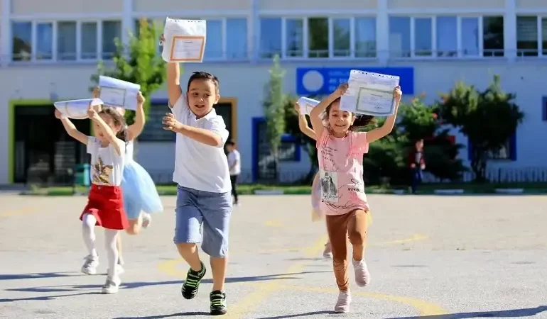 Okullar ne zaman kapanacak? Karne hangi gün alınacak? 2026 yaz tatili tarihi