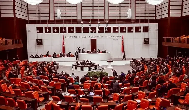 Yeni torba yasada müjdeler sıralandı! Emekli ikramiyelerinde artış, gençlere istihdam, ucuz ev ve bedelli askerlik