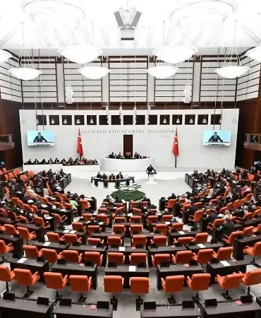 DOĞUM İZNİ YASASI SON GELİŞMELER 2026: Doğum İzni Düzenlemesi Resmi Gazete'de Yayımlandı Mı, Ne Zaman Onaylanacak?