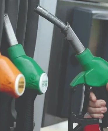 Akaryakıtta indirim sinyali: Benzin ve motorine indirim geliyor mu? 8 Nisan akaryakıt fiyatları