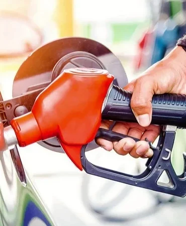 Akaryakıtta hareketli gece: Benzin ve motorine indirim var mı, ne kadar olacak? 15 Nisan akaryakıt fiyatları son dakika gelişmeleri