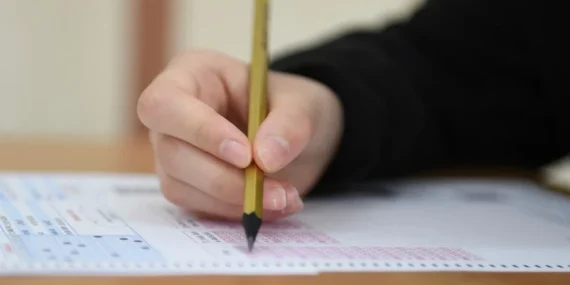 AUZEF SINAV YERLERİ 2026: AUZEF sınav giriş belgesi ne zaman açıklanacak? İşte akademik takvimde sınav tarihleri