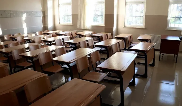 Bugün okul var mı? İstanbul, Ankara, Şanlıurfa, Kahramanmaraş ve tüm illerde pazartesi günü okullarda son durum (20 Nisan)