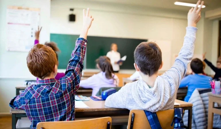 MEB takvimine göre okullar ne zaman kapanacak, yaz tatili kaç gün sürecek? Karneler hangi gün, saat kaçta verilecek? 2026 eğitim takvimi