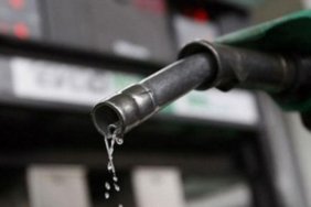 AKARYAKIT FİYATLARI 23 NİSAN 📍 Gece yarısı Motorine gelen indirimin ardından tabela güncellendi! Motorine kaç lira indirim yapıldı?