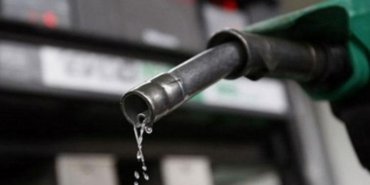 AKARYAKIT FİYATLARI 23 NİSAN 📍 Gece yarısı Motorine gelen indirimin ardından tabela güncellendi! Motorine kaç lira indirim yapıldı?