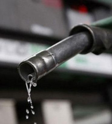 AKARYAKIT FİYATLARI 23 NİSAN 📍 Gece yarısı Motorine gelen indirimin ardından tabela güncellendi! Motorine kaç lira indirim yapıldı?