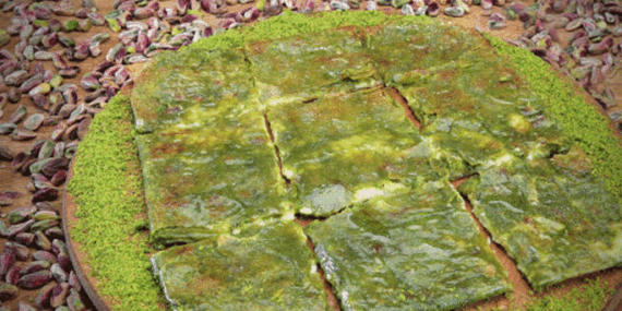 Çıtır Çıtır Hatay Katmer Tarifi: Kaymaklı ve toz fıstık dolgusuyla içi yumuşacık