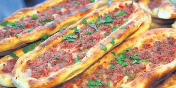 Güncellenen hileli gıda listesinde yok yok: Pide harcında at ve eşek eti çıktı