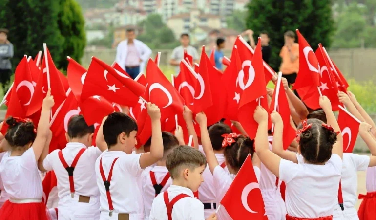 22 Nisan yarım gün mü, öğleden sonra tatil var mı? Kamu kurumları açık mı? 2026 resmi tatil takvimi