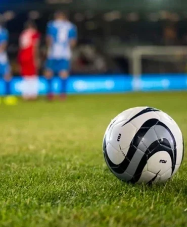 Bugün kimin maçı var, hangi maçlar oynanacak? 12 Nisan Pazar maç programı