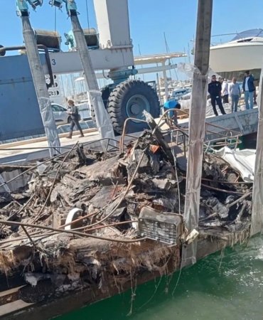 Batan yatların enkazı çıkarılıyor