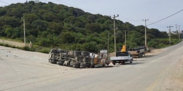 Bodrum’da Rampada Geri Kayan Beton Mikseri Devrildi