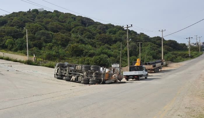 Bodrum’da Rampada Geri Kayan Beton Mikseri Devrildi