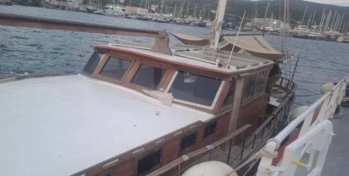 Bodrum'da su alan teknedeki 3 kişi kurtarıldı