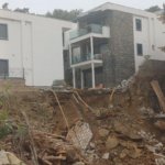 Çırkan’da Korkutan İddia: Şantiye Nedeniyle Site Zemini Çöktü, Binalar Tehlikede