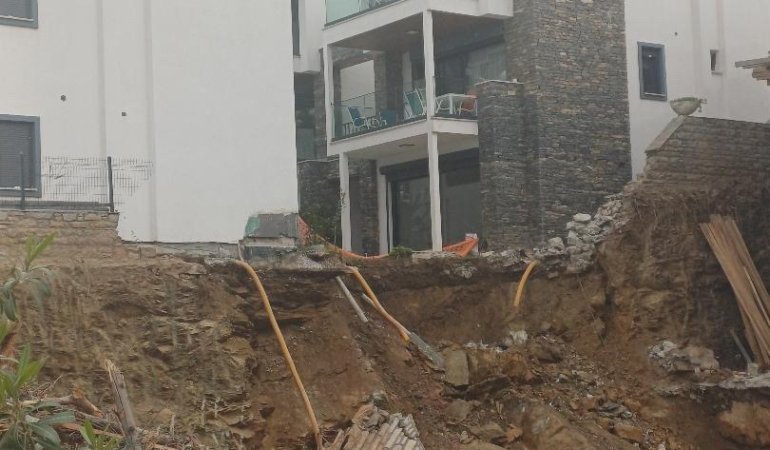Çırkan’da Korkutan İddia: Şantiye Nedeniyle Site Zemini Çöktü, Binalar Tehlikede