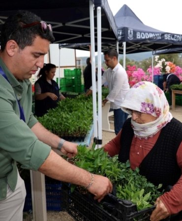 ‘Üreten Bodrum Buluşması’nda üreticilere fide dağıtıldı