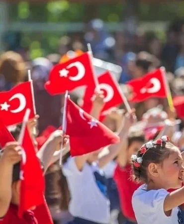 23 Nisan resmi tatil mi? 22 Nisan Çarşamba yarım gün mü? 2026 takvimi belli oldu