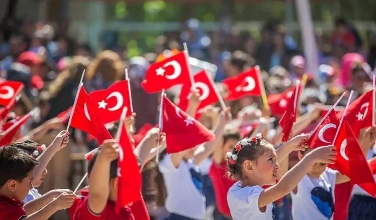 23 Nisan resmi tatil mi? 22 Nisan Çarşamba yarım gün mü? 2026 takvimi belli oldu