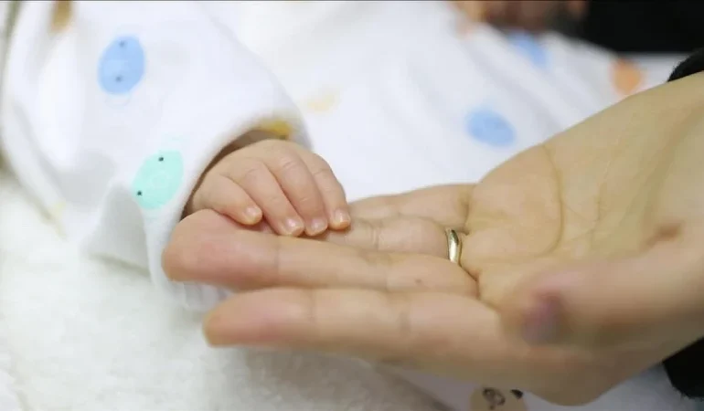 DOĞUM İZNİ SON DAKİKA GELİŞMELER 2026: Doğum izni uzatıldı mı, annelik izni kaç gün oldu, 24 hafta oldu mu? Doğum izni ödemeleri ne kadar olacak?