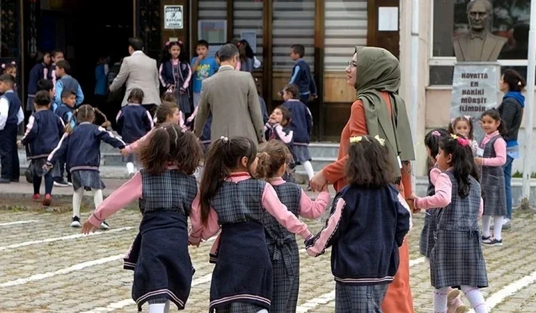 Veli Randevu Sistemi nedir? Okullara randevusuz giriş yasaklandı mı, veliler okula nasıl girecek? Yeni okul kuralları