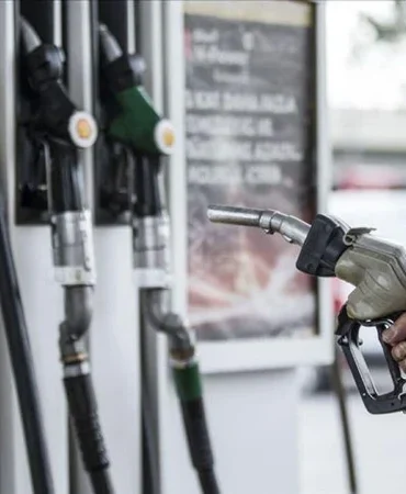 Motorine indirim geldi! Bugün benzin, LPG ve mazot ne kadar? 23 Nisan İstanbul, Ankara, İzmir güncel akaryakıt fiyatları