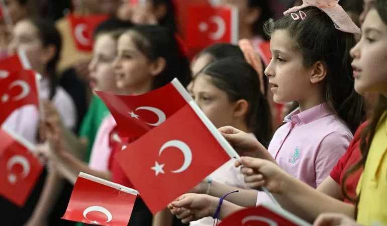 23 Nisan iptal mi, resmi tatil olacak mı? 23 Nisan etkinlikleri iptal mi olacak, kamu kurumları tatil mi? Toplu taşıma detayları açıklandı!