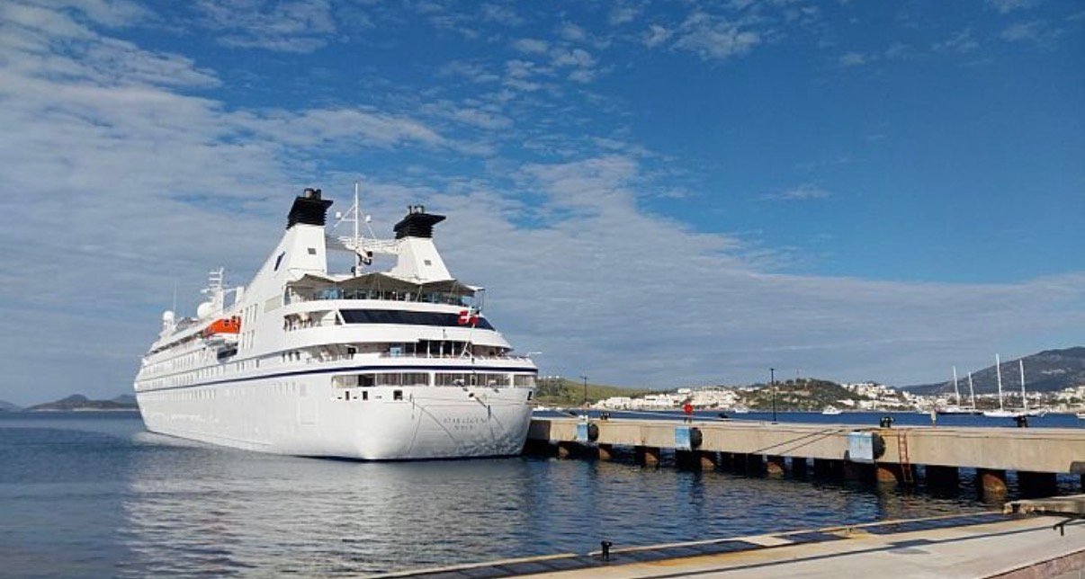 Bodrum'a 'Star Legend' kruvaziyeriyle 240 turist geldi