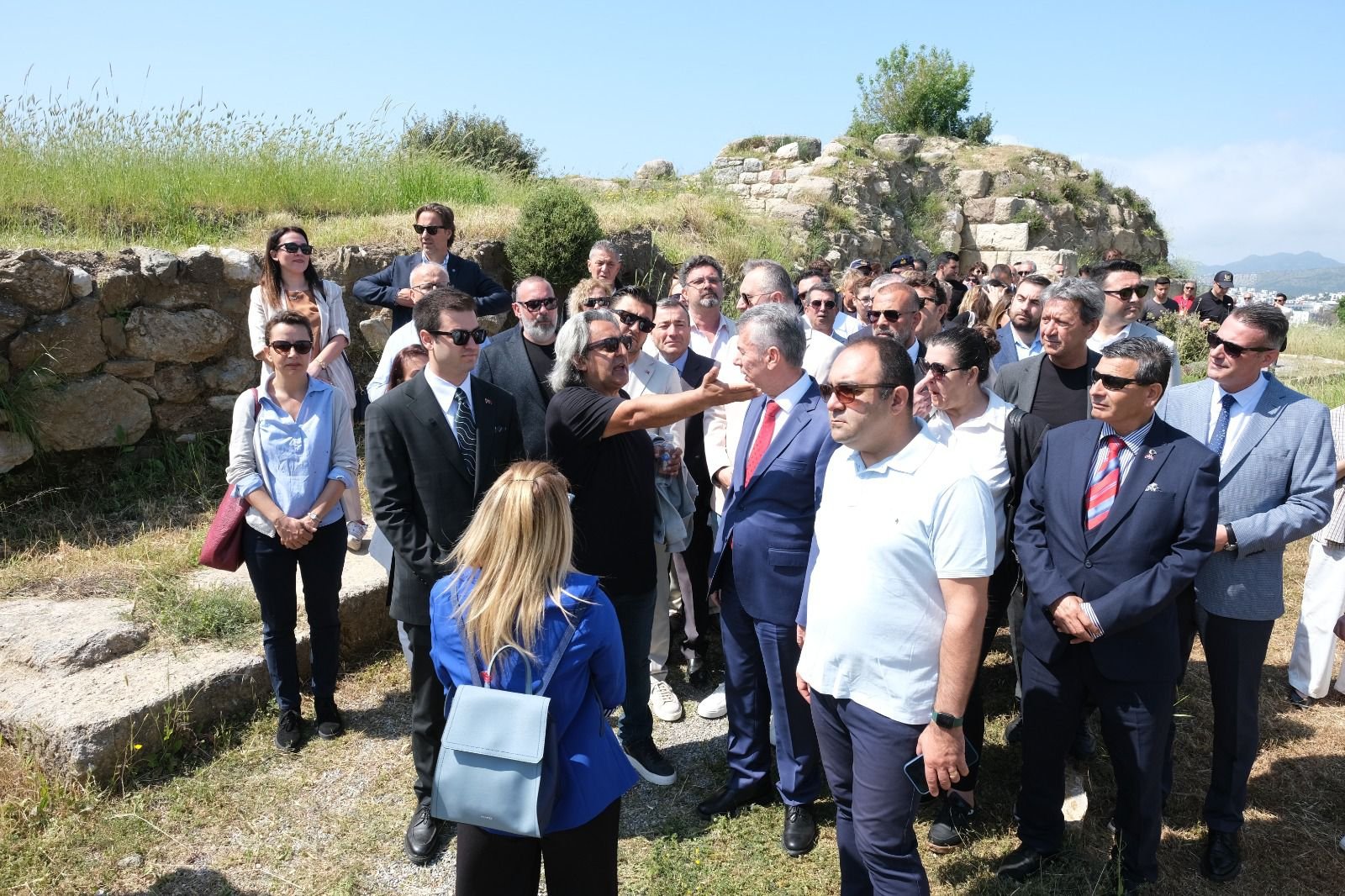 Akademia Vakfı’nın gün yüzüne çıkardığı Halikarnassos Surları’nda Turizm Haftası kutlandı