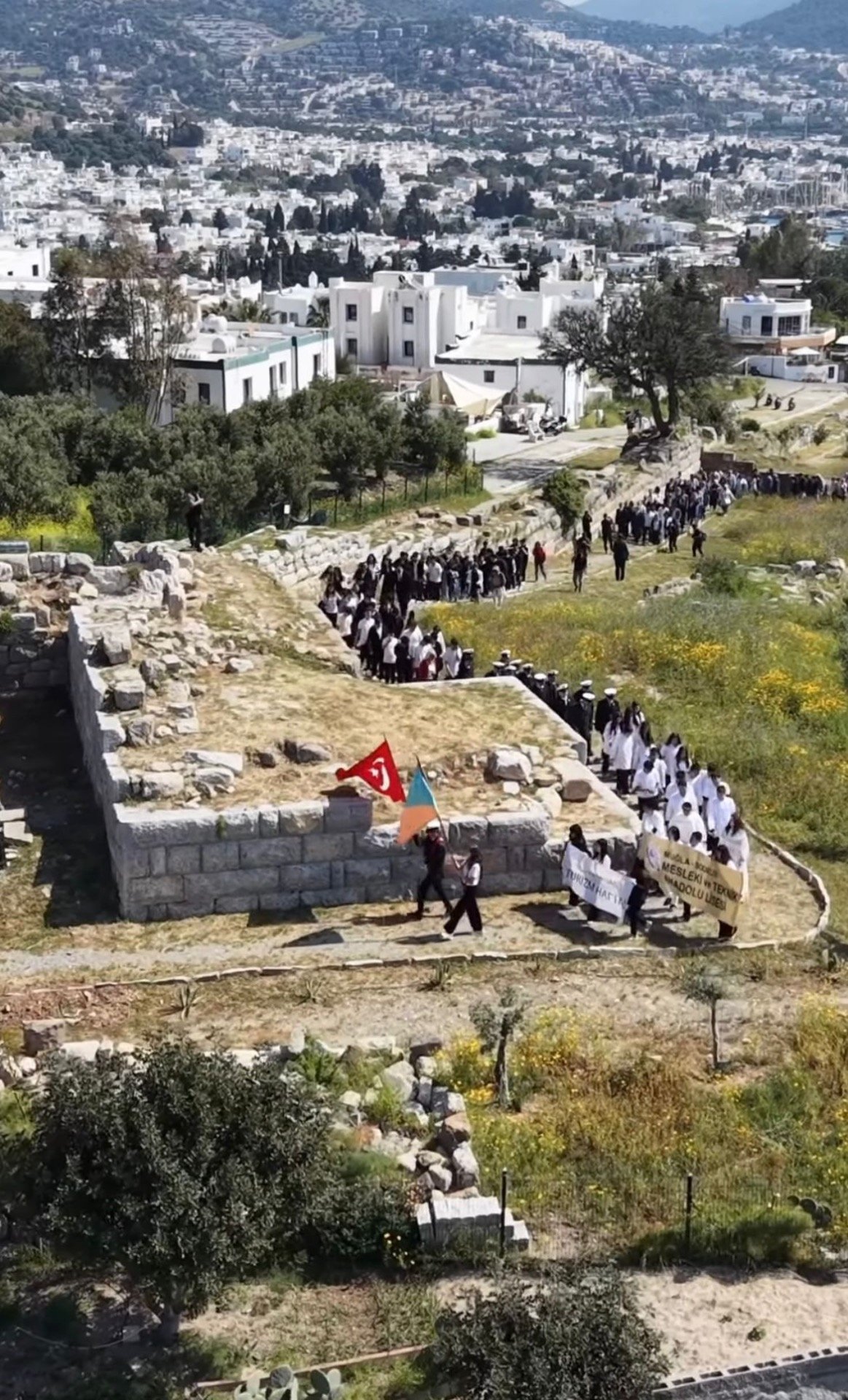 Akademia Vakfı’nın gün yüzüne çıkardığı Halikarnassos Surları’nda Turizm Haftası kutlandı