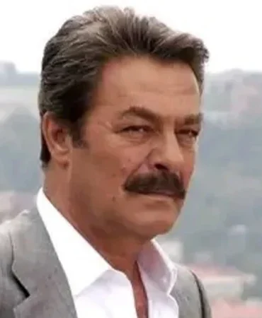Kadir İnanır hastaneye kaldırıldı: Jülide Kural son durumu paylaştı