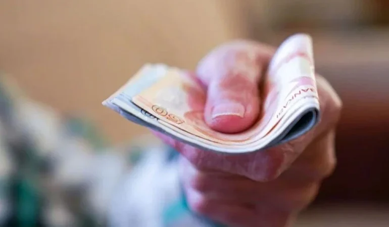 Emekli ikramiyesi ödemeleri ne zaman, SGK Bağkur maaş ödemesi yatırılmaya başlandı mı?