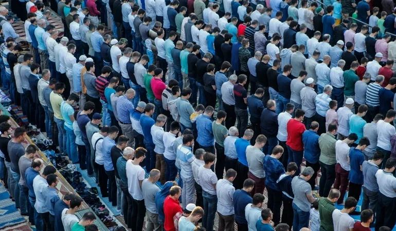 KURBAN BAYRAMI NAMAZ SAATLERİ 2026: Diyanet bayram namazı vakitlerini duyurdu! Ankara, İzmir, Bursa, İstanbul'da bayram namazı saat kaçta?
